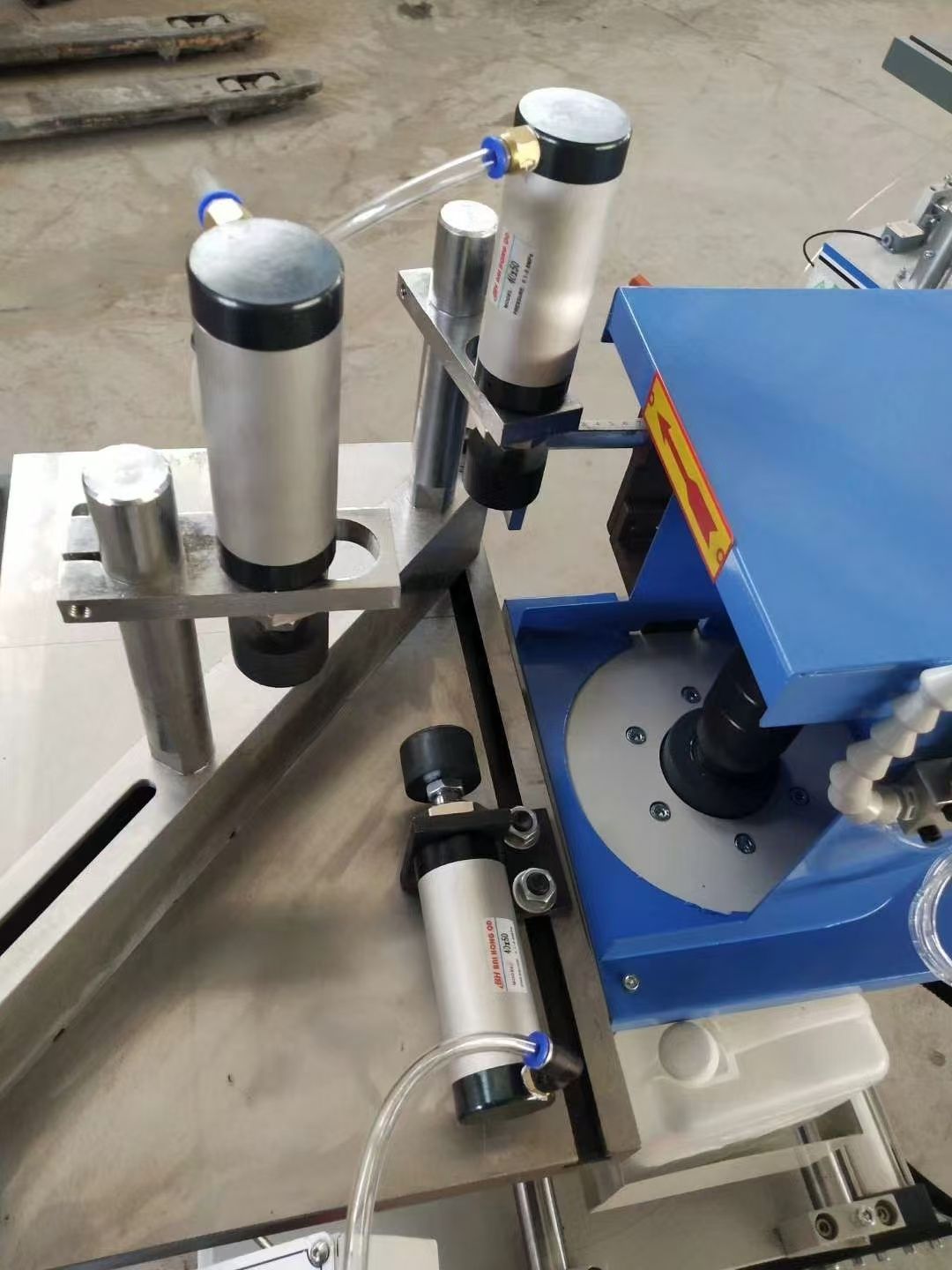 Face milling machine for aluminum doors and Windows