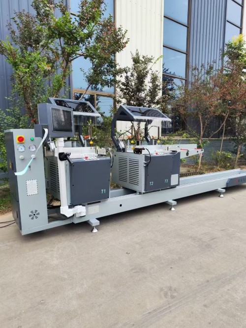 CNC three-head cutting saw for aluminum profiles