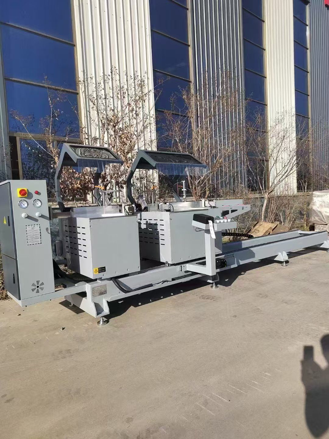 CNC three-head cutting saw for aluminum profiles